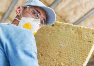 Rock Wool contractor-worker-with-piece-of-mineral-wool
